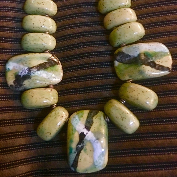 Beautiful Green Agate Necklace - Picture 2 of 5